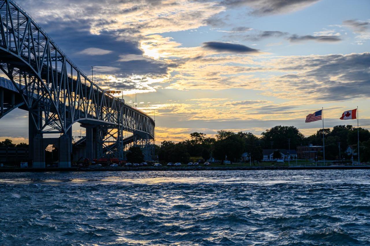 Days Inn By Wyndham Sarnia Harbourfront Dış mekan fotoğraf