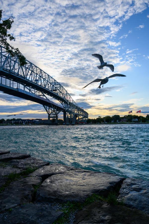 Days Inn By Wyndham Sarnia Harbourfront Dış mekan fotoğraf