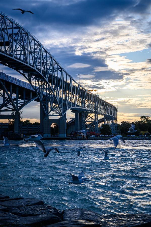 Days Inn By Wyndham Sarnia Harbourfront Dış mekan fotoğraf