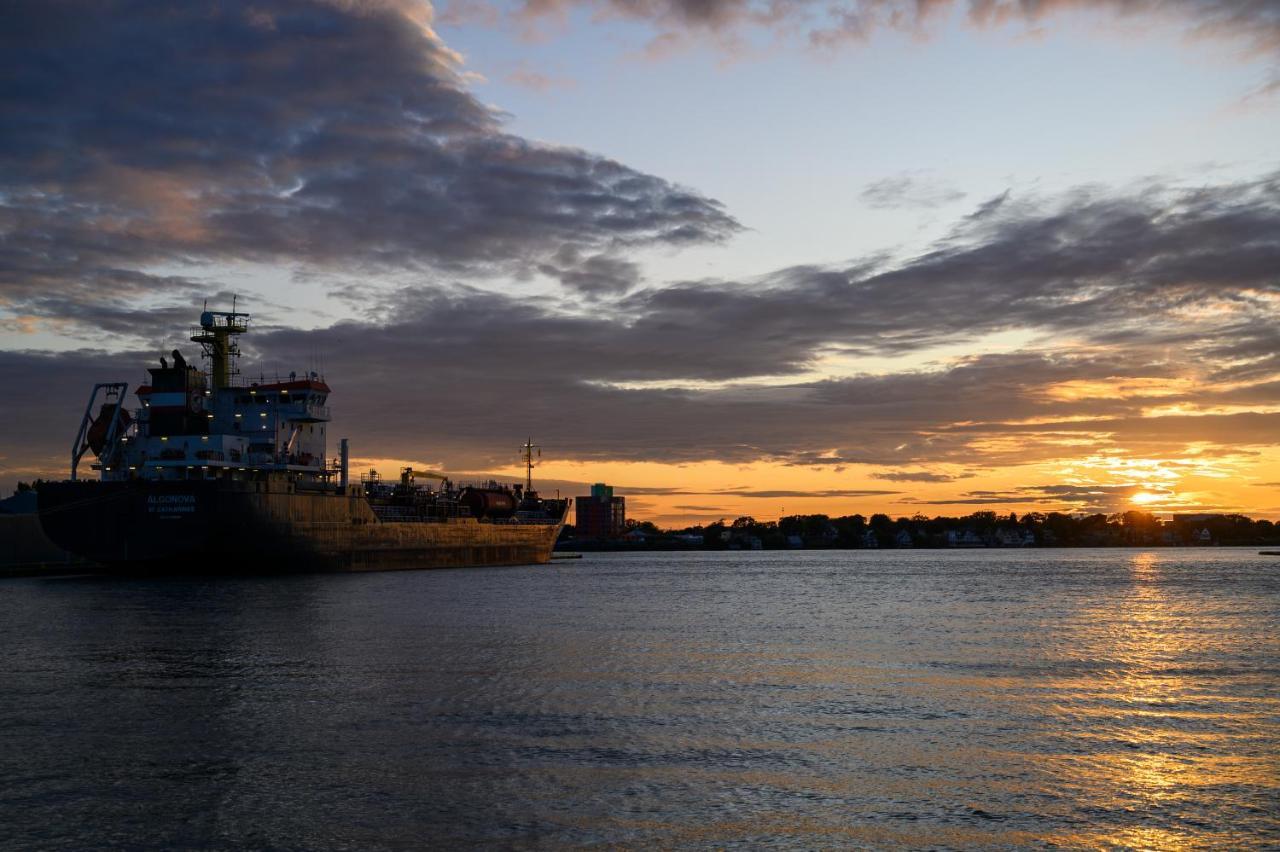 Days Inn By Wyndham Sarnia Harbourfront Dış mekan fotoğraf