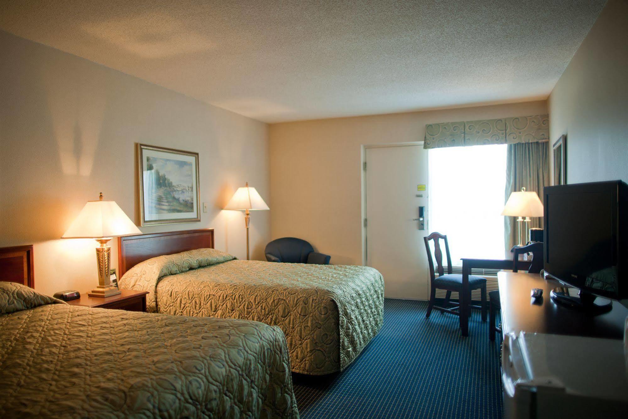 Days Inn By Wyndham Sarnia Harbourfront Dış mekan fotoğraf